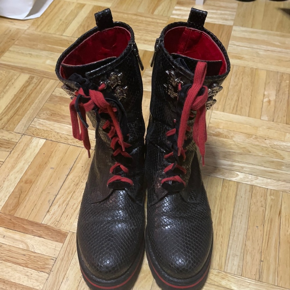 Luici Traini size 37.5 leather black and red boots
